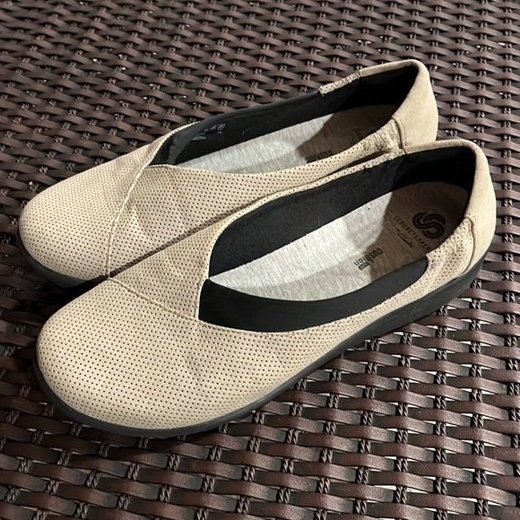 Clarks cloudsteppers flat Round toe tan slip on women size 10 - Picture 2 of 11